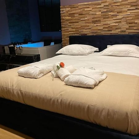 Le Cocon Des Granges - Suite Sauna Jaccuzi Spa Bonnieres-sur-Seine المظهر الخارجي الصورة